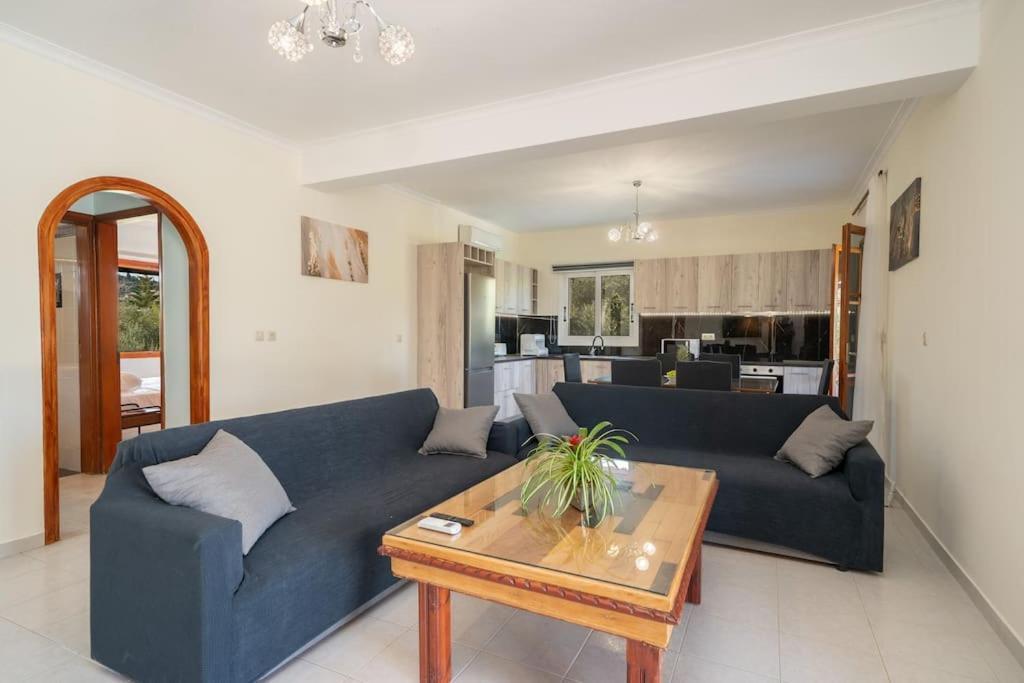 Afroditi Holiday Home- Green View Apartment スヴォロナータ エクステリア 写真