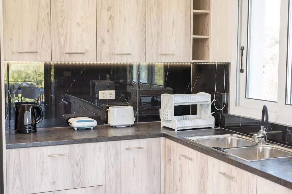 Afroditi Holiday Home- Green View Apartment スヴォロナータ エクステリア 写真